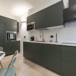 9 Min Walk From Porta Nuova, Design And Elegance شقة