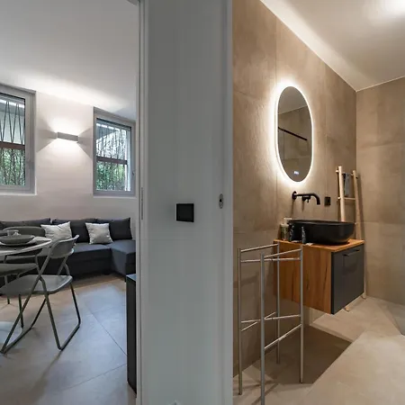 9 Min Walk From Porta Nuova, Design And Elegance شقة