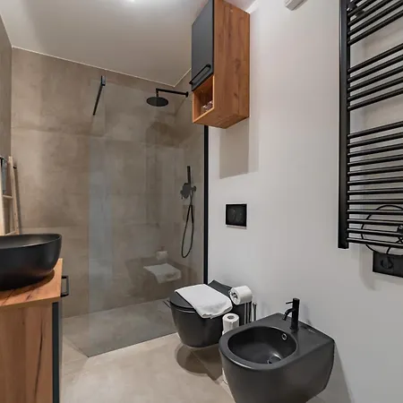 شقة 9 Min Walk From Porta Nuova, Design And Elegance *
