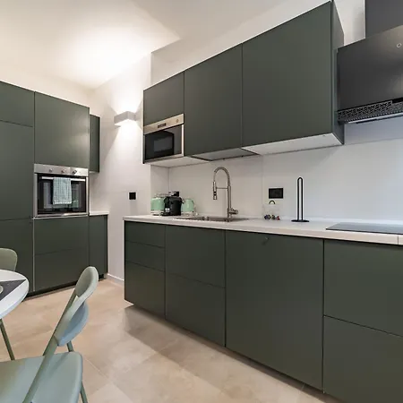 9 Min Walk From Porta Nuova, Design And Elegance شقة